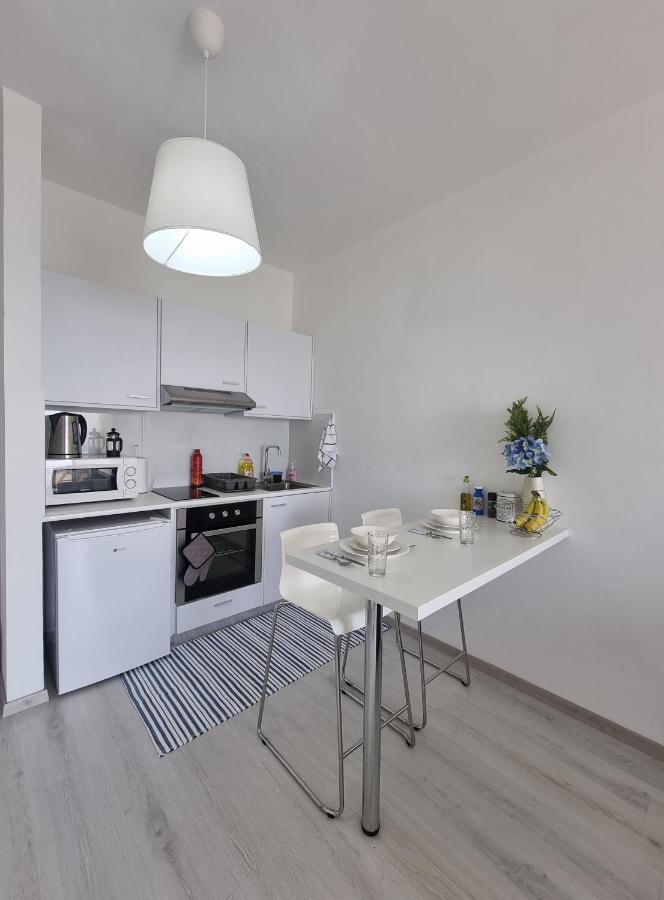 Super Modern Beachfront 1 Bedroom - Sleeps 4 Limassol Exterior foto